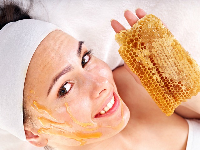 The Many Skin Benefits Of Manuka Honey